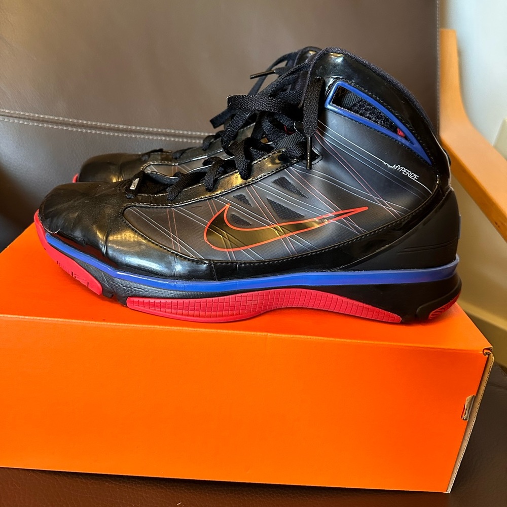 LIKE NEW Nike Hyperize Basketball Shoes 11.0 - RARE